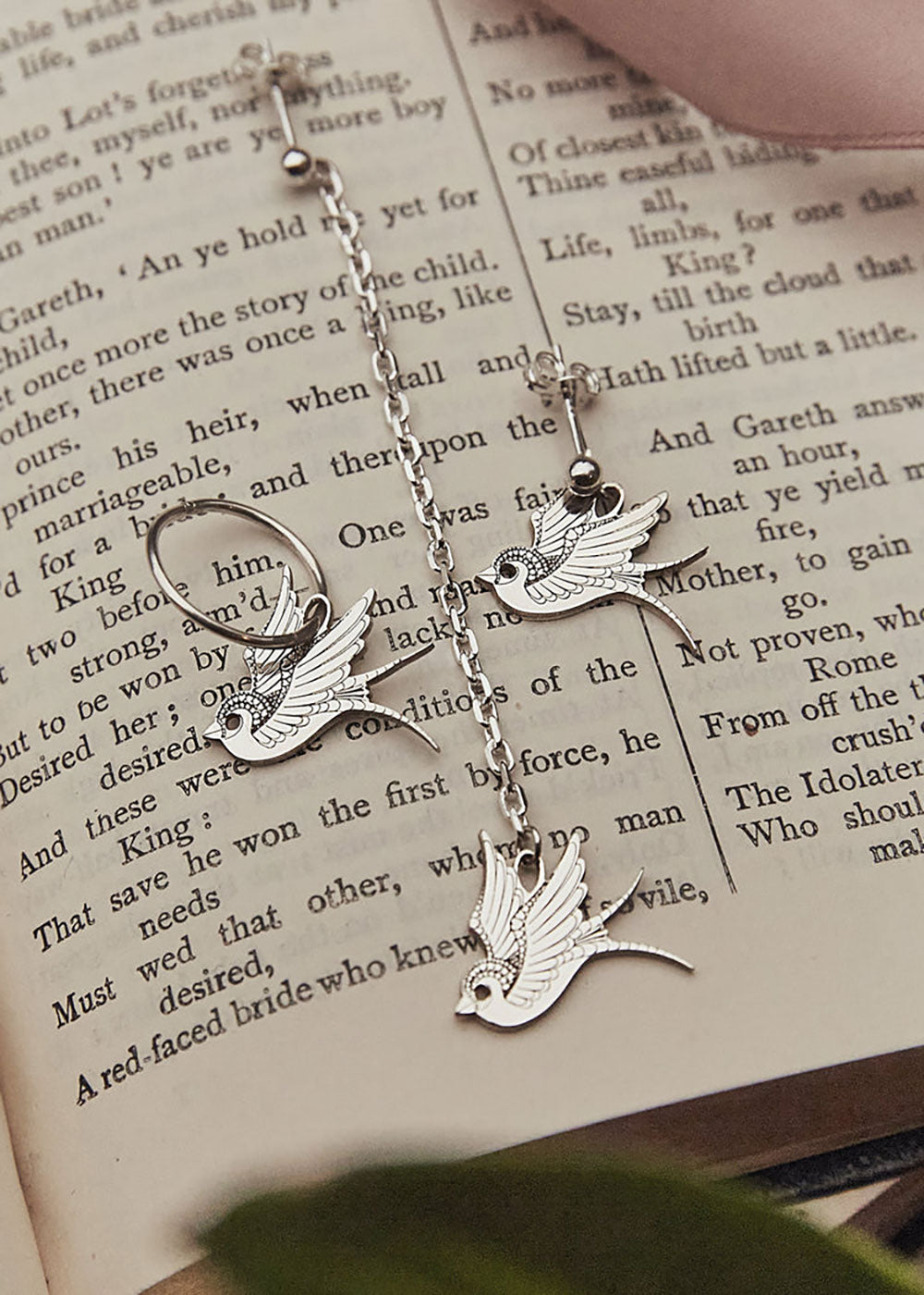 Long Drop Swallow Single Earring - Domino Style