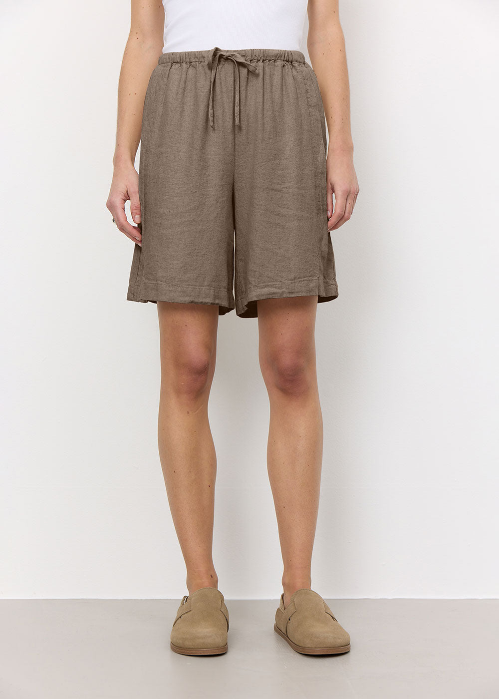 Naja 25 Shorts - Brown - Domino Style