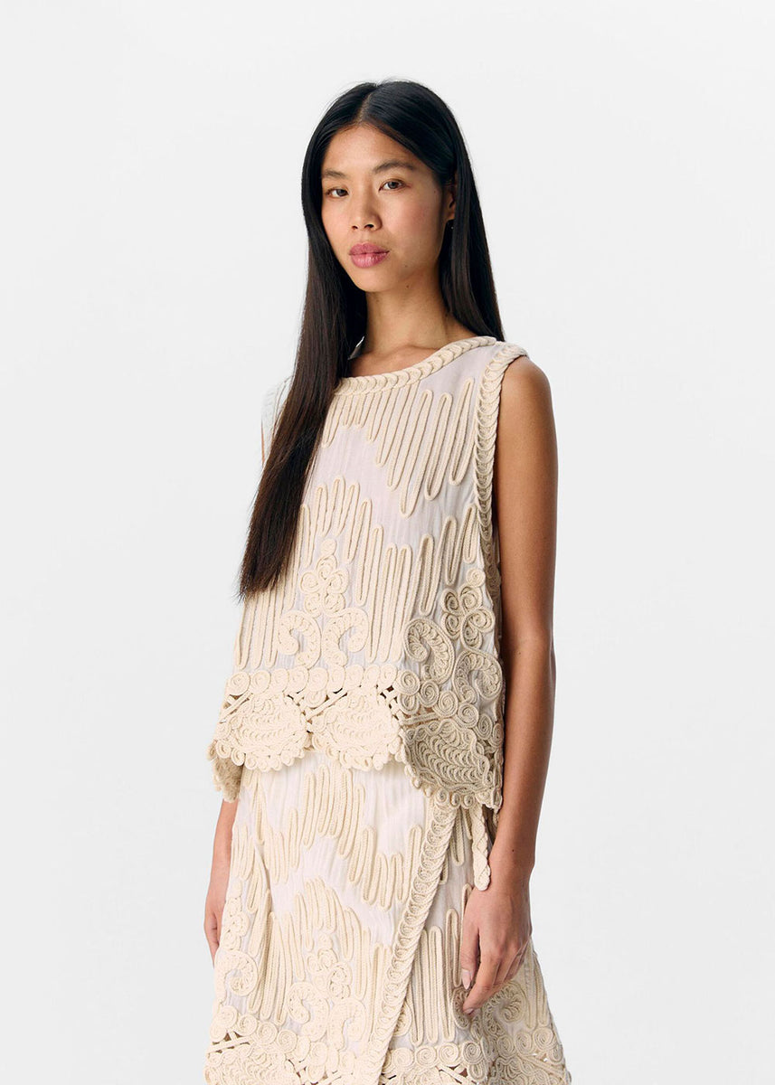 Prima Embroidered Top – Domino Style